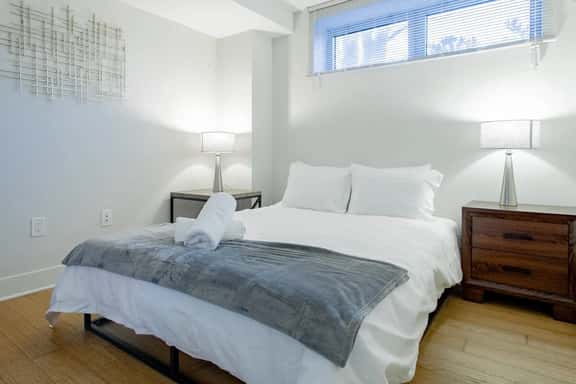 Walk to the National Cathedral and The Zoo / Private Apartment - Image 1