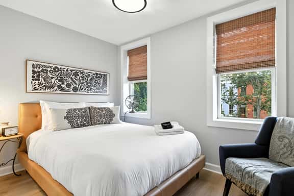 Capitol Hill Retreat Modern 2BR - Image 1