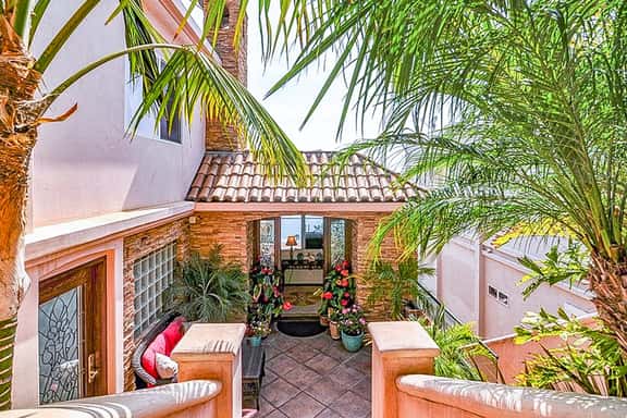 Watch & Listen to the Waves Crash on the Sand at this Laguna Beach Home - Image 1