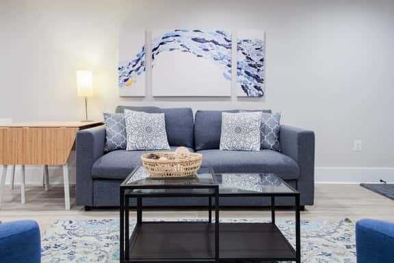 MODERN & SPACIOUS 2-BR ✮✮✮✮✮ SUBWAY // SHOPPING - Image 1