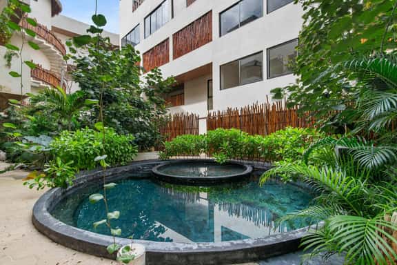 Penthouse with Rooftop Plunge Pool - Distant Ocean - Image 1