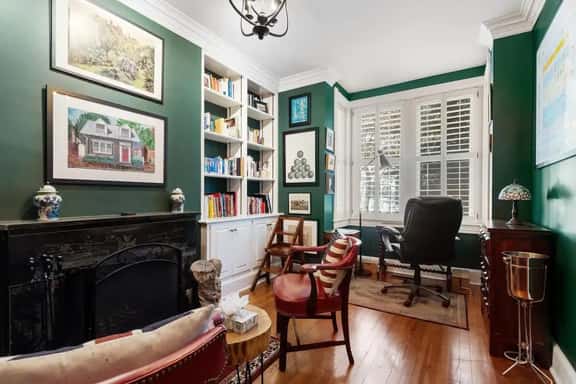Quintessential Georgetown Homestay / Wisconsin Ave - Image 1
