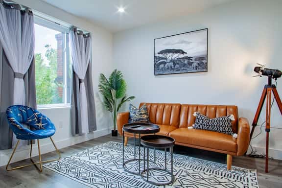 Relax 3Blocks near H St Corridor with 2-BR 2-Bath - Image 1