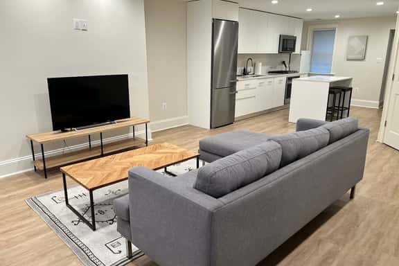 Bright Logan Circle 1b1b Terrace Level Apartment - Image 1