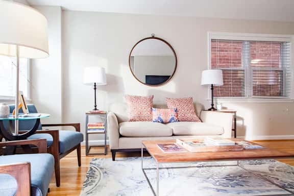 Transit-Friendly Home // Old Town // Parking - Image 1