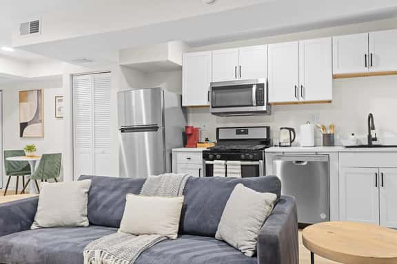 A Suite 2-BR DC Getaway, Close to Union Market - Image 1