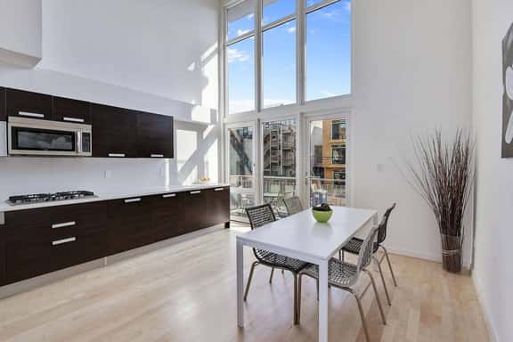 Loft Near Subway, Free Parking, Walk to Shopping - Image 1