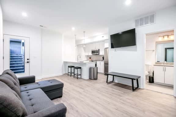 1-BR Retreat in Hill East / Lincoln Park + METRO - Image 1