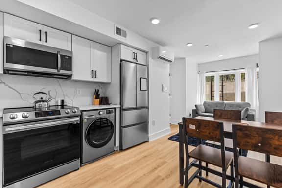 Great Value 2-BR, Only Minutes to Union Station - Image 1