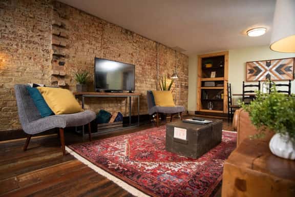 The Cocoon Historic Rustic Apt Close to Downtown - Image 1