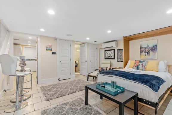 Stylish City Studio in the Heart of Capitol Hill - Image 1