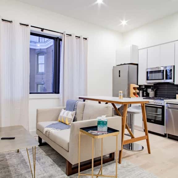 Eastern Market & METRO Accessible, Modern Charm, Walk Everywhere! - Image 1