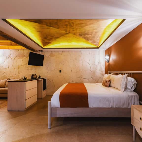 Casa Laja Hotel - Designer King Suite - Image 1