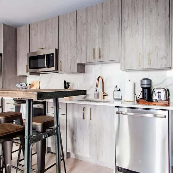 Chic 2-story Apartment in Superb DC Location - Image 1