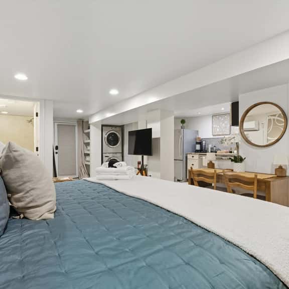 Petworth Gem - Modern Studio Near METRO rail - Image 1