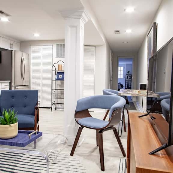 Lux CoHi Cove - Walk to METRO Sub Shopping & More - Image 1