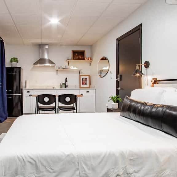 Tiny Space, Huge Charm - Near the White House - Image 1