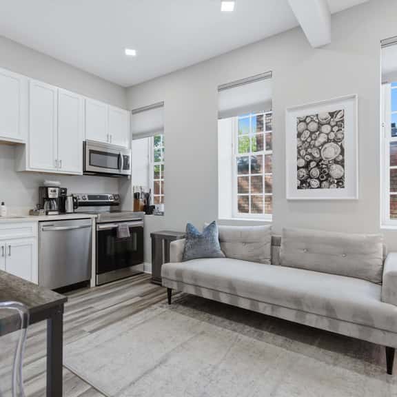 Bright 1BR Capitol Hill - Steps to Eastern Market - Image 1