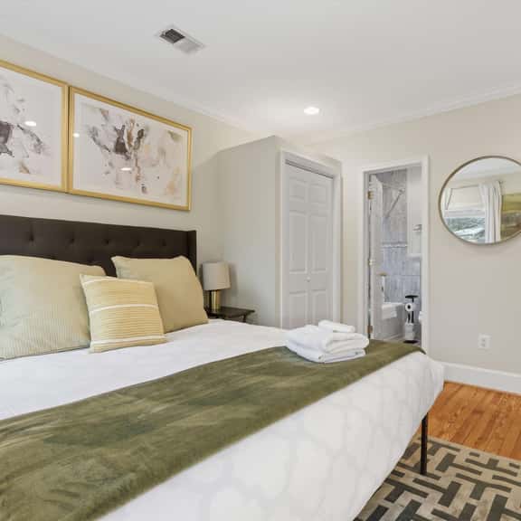 3BR in DC's "Little Rome", Parking + Walk to METRO - Image 1