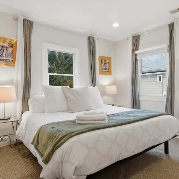 Spacious 4BR Home - Walk to METRO station - Image 1