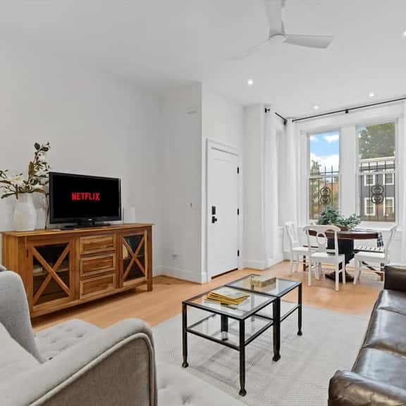 Capitol Hill 2-BR in Historic Townhome - Image 1