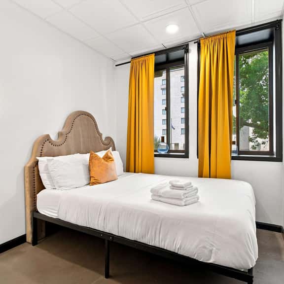 Historic Gaslight Building - 2BR Near White House - Image 1