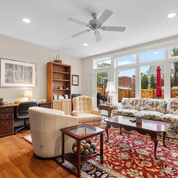 Classy Old Town Getaway, 3-BR in Perfect Location - Image 1