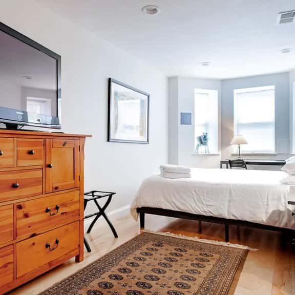 Modern 2BR Apartment Near Union Station DC - Image 1