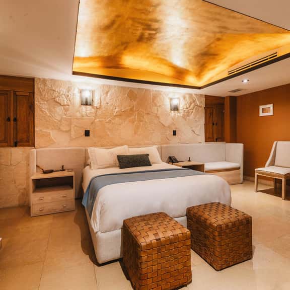 Luxury Queen Room in Downtown San Miguel - Image 1