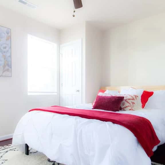 Lovely 2BR & Short Ride to Union Station - Image 1