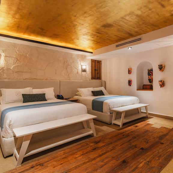 Elegant Double Queen Room - Casa Laja Hotel - Image 1