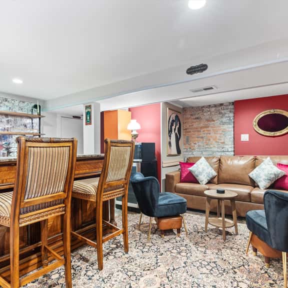 Speakeasy-Themed Retreat: Bar, Pet-Friendly, - Image 1