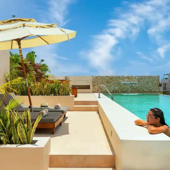 Luxury 1BR condo near beaches and cenote - Image 1