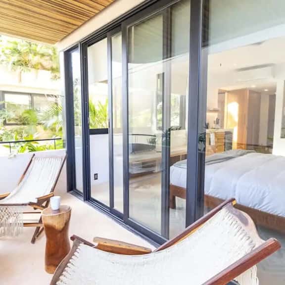 Minutes to the beach value! 1BR Studio - Image 1