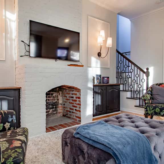 Exceptional Designer Victorian Home // Close to METRO Subway - Image 1