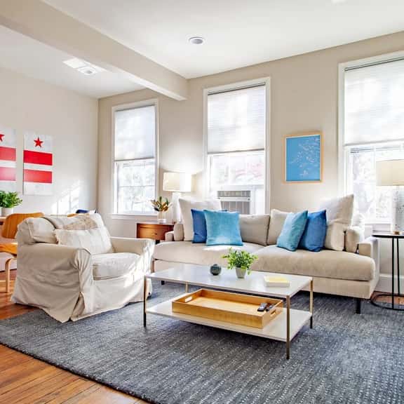 Bright Top Floor On Georgetown Cobblestone Street - Image 1