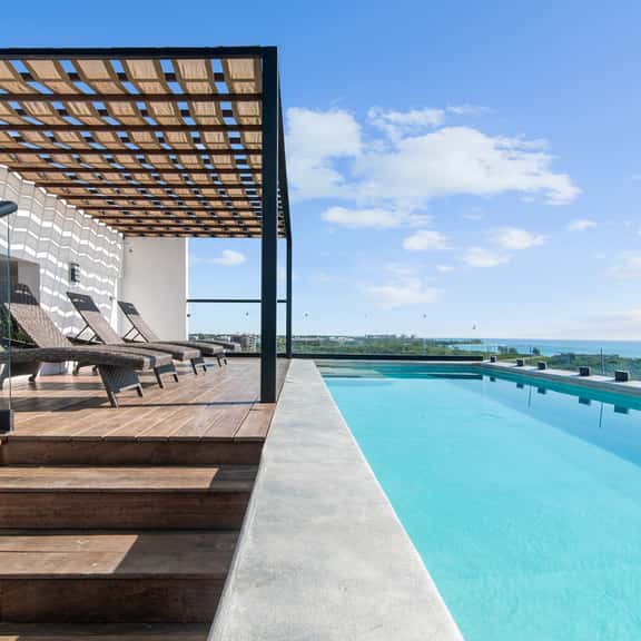 Caribbean View Studio - Rooftop Pool near 5th Ave - Image 1