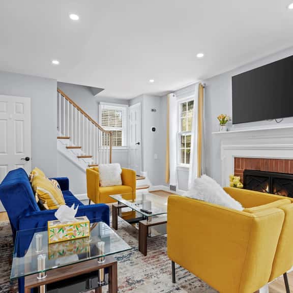 3-BR Colonial Retreat, Walk to Dwntwn Silver Spring & METRO - Image 1