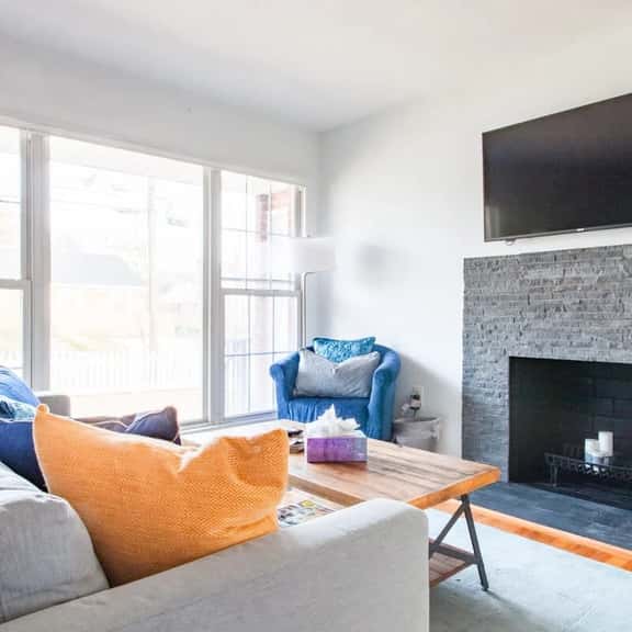 CHARMING UPDATED RAMBLER ✶✶ 7-MIN WALK TO FOREST GLEN METRO ✶✶ 5-MIN WALK TO HOLY CROSS HOSPITAL - Image 1