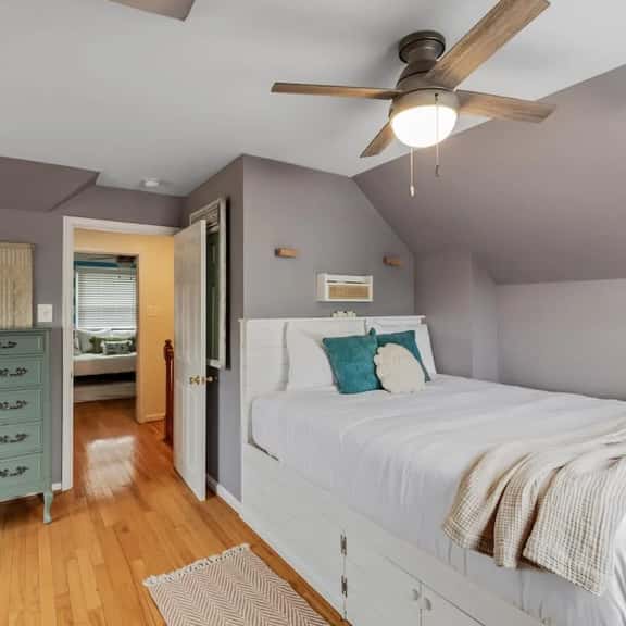 ALX Cape Cod 3-BR Near Old Town & Mount Vernon - Image 1