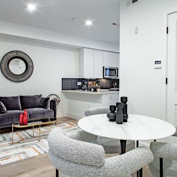 2-BR in Great DC Location / Transit & Shopping - Image 1