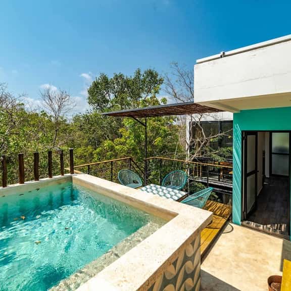 CHIC 3-Levels at MUN - Rooftop Deck - Pool - Image 1