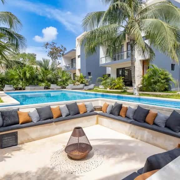 2BR Spacious condo w/ private pool near beaches - Image 1