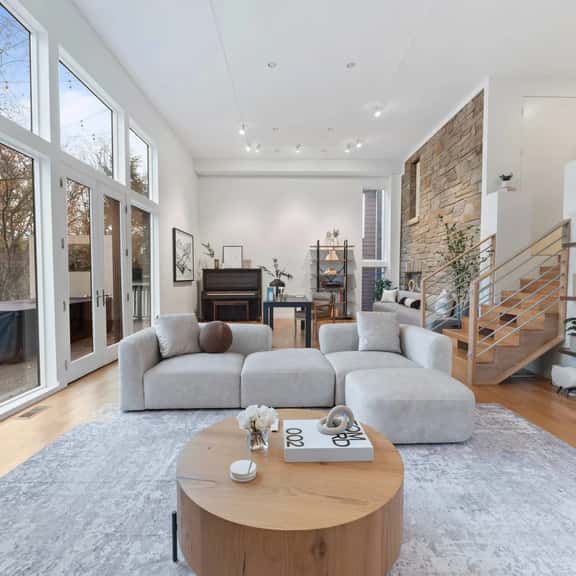 Luxe 4BR Exec Family Haven | Nature + City Access - Image 1