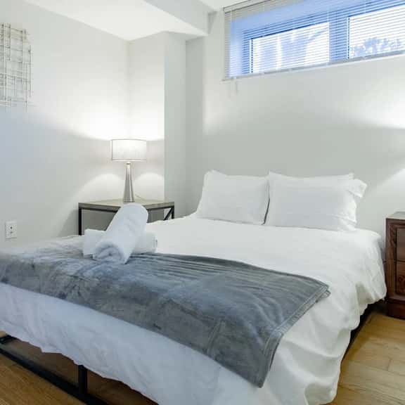 Walk to the National Cathedral and The Zoo / Private Apartment - Image 1