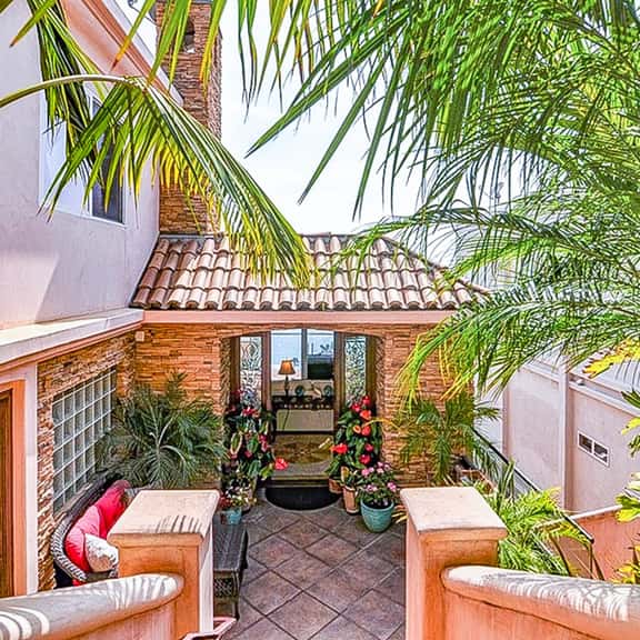 Watch & Listen to the Waves Crash on the Sand at this Laguna Beach Home - Image 1