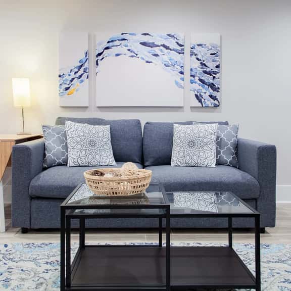 MODERN & SPACIOUS 2-BR ✮✮✮✮✮ SUBWAY // SHOPPING - Image 1