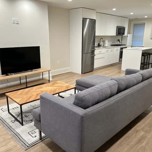 Bright Logan Circle 1b1b Terrace Level Apartment - Image 1