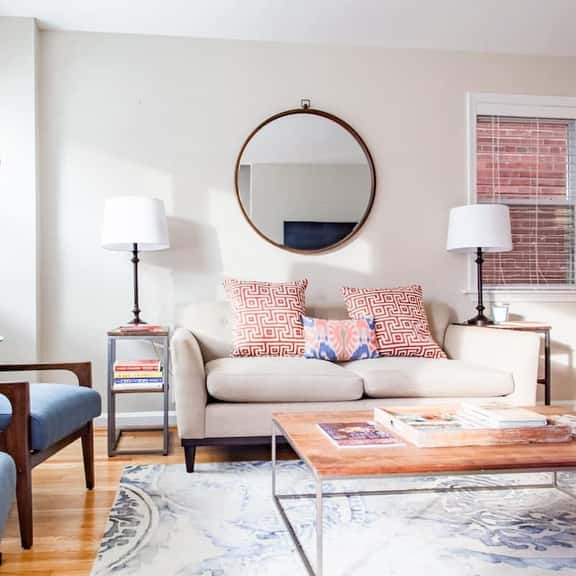Transit-Friendly Home // Old Town // Parking - Image 1