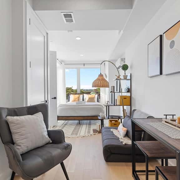 Fully furnished & equipped Studio Steps to HStreet - Image 1